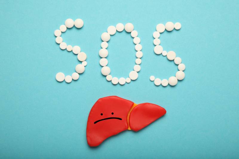scritta "SOS" con l'immagine di un fegato
